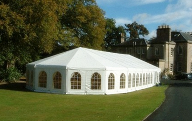 大型篷房的價格高嗎？